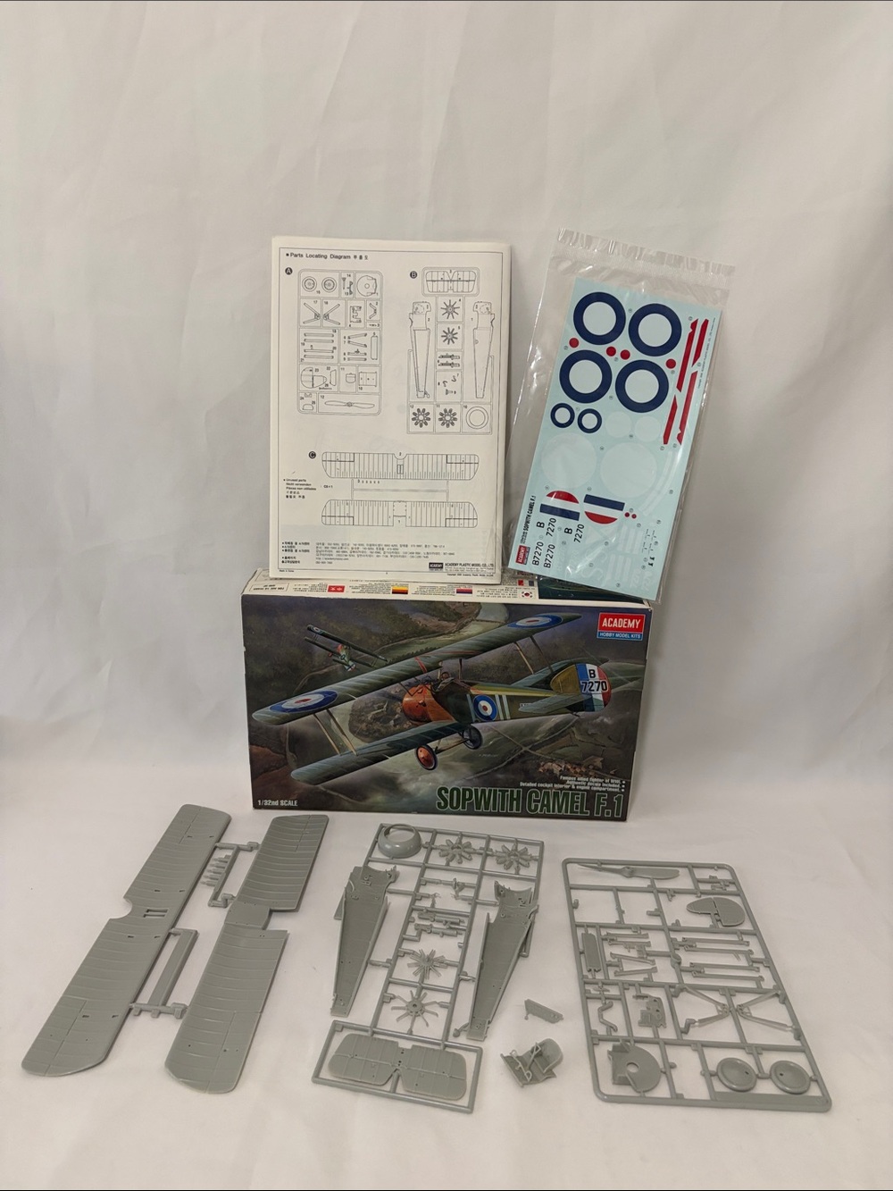 Academy 1:32 WWI Fighter Sopwith Camel F.1 Model Kit 2189